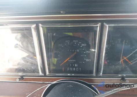 1988 Lincoln Town Car Signature из США, поврежденный, VIN 1LNBM82F6JY657266